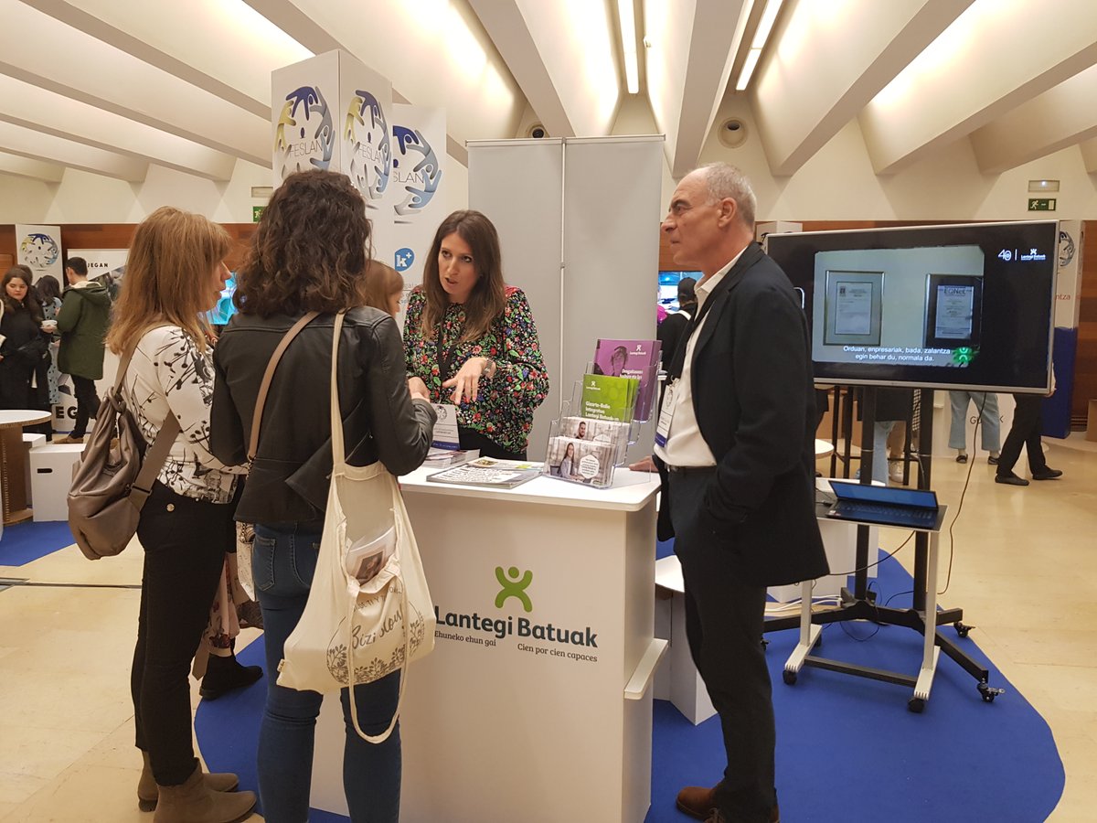 lantegibatuak's tweet photo. Gaur ere, #FESLAN23 azokan, #GizarteEkonomiaren topaketan.
Hoy seguimos en #FESLAN23, el encuentro de la #EconomíaSocial.
#LagundutakoEnplegua #BBKSAE #EmpleoconApoyo
#100eko100gai #100x100Capaces https://t.co/UJZ4fLNIaR