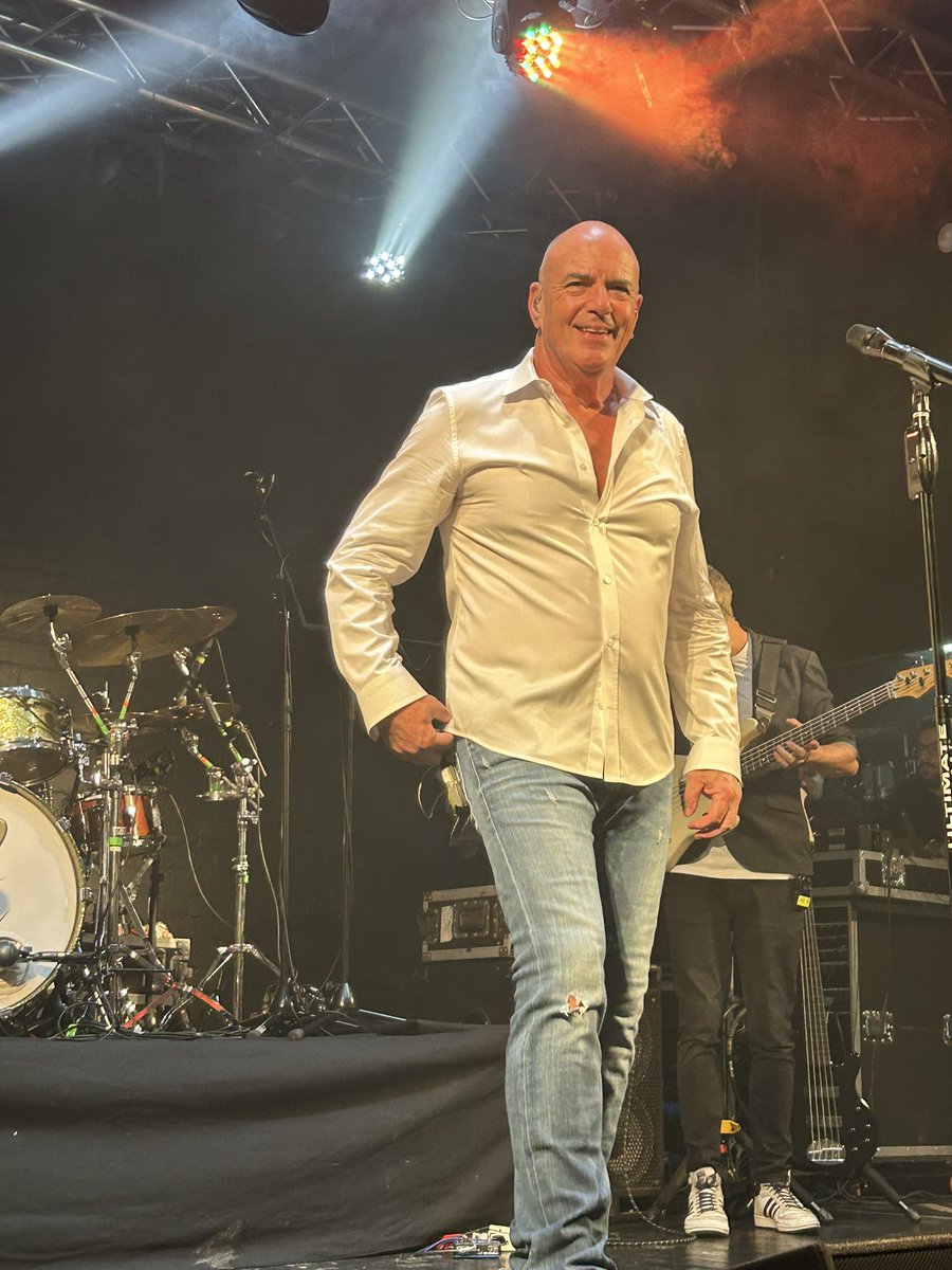lou_bee_lou_72's tweet photo. Wishing the amazing @peterjohncox a very Happy Birthday, I had the privilege of finally meeting him 6 months ago after being a fan for 38 years, such a lovely man who always has time tor his fans too ๐ #petercox #petercoxgowest https://t.co/1Y7Rx9zyjA