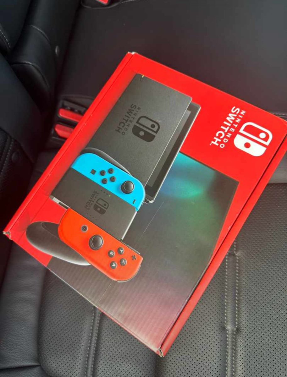 theprime_hub's tweet photo. New Nintendo Switch Oled 
- ¢4,100
📞 0552500584 https://t.co/RJgJAIF49s