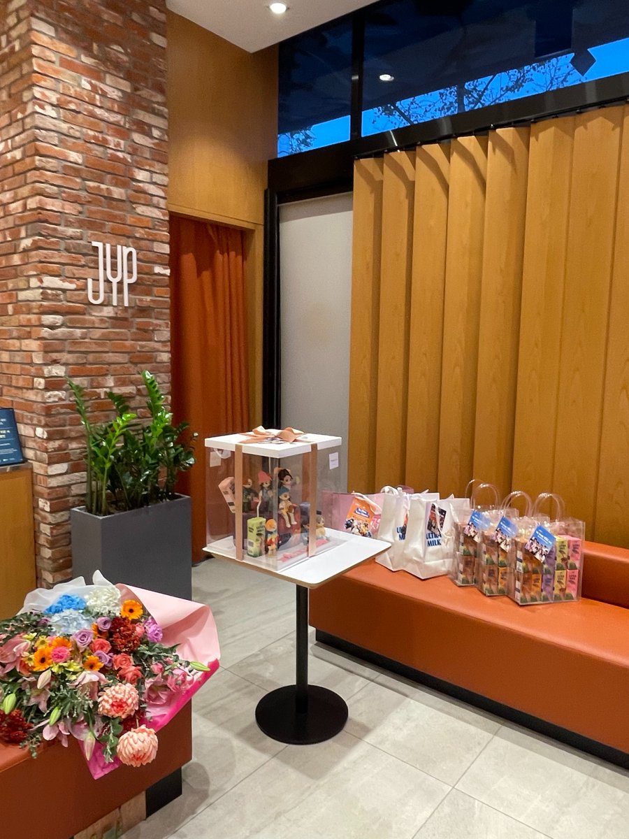 Ultra Milk Make Your Move! tweet media