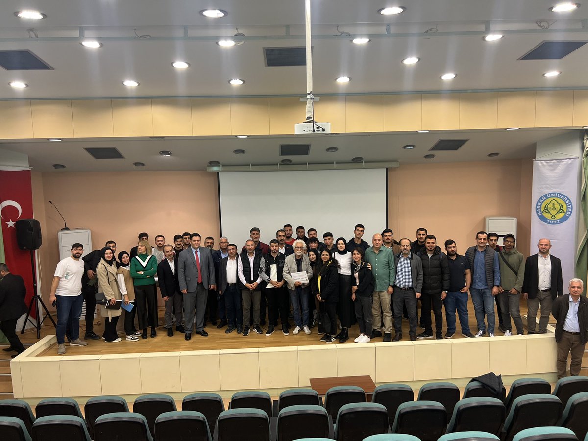 GNCILTKLB's tweet photo. Bugün Genç iletişimciler ve Gap coğrafya kulübü olarak Yöneticilerimiz ve üyelerimizle beraber büyük yönetmen
Ertugrul Karslıoğlu ile birlikte çok güzel bir söyleyişde bulunduk.Karslıoğlu çok  büyük başarılar elde ettiği Keçenin Teri Kendi Evinde adlı belgesel filmi ile ilgili https://t.co/cdSy1zJjM3