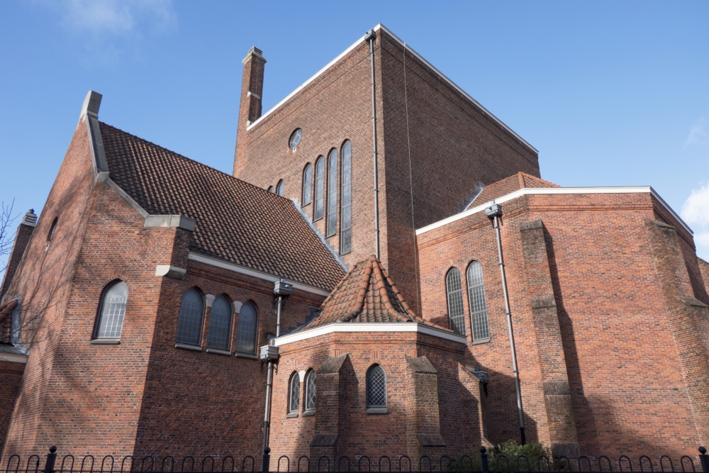 🤩Op 22 november mogen we weer stemmen. In Oost zijn meerdere bijzondere stemlocaties. Bijvoorbeeld tussen de dieren bij Kinderboerderij de Werf op de Archimedeslaan 59. Of in de Hofkerk, een rijksmonument met glas in loodramen.

Bekijk alle stemlocaties 👉stembureaus.amsterdam.nl/map