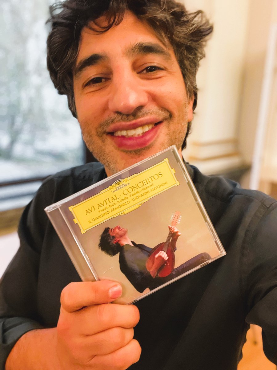 😍 <a href="/aviavital/">Avi Avital</a>'s album "Concertos" is out now!
The album presents concertos by J.S. Bach, Barbella, Hummel, Paisiello and Vivaldi.
💿 → Order now: dgt.link/Avital-Concert…