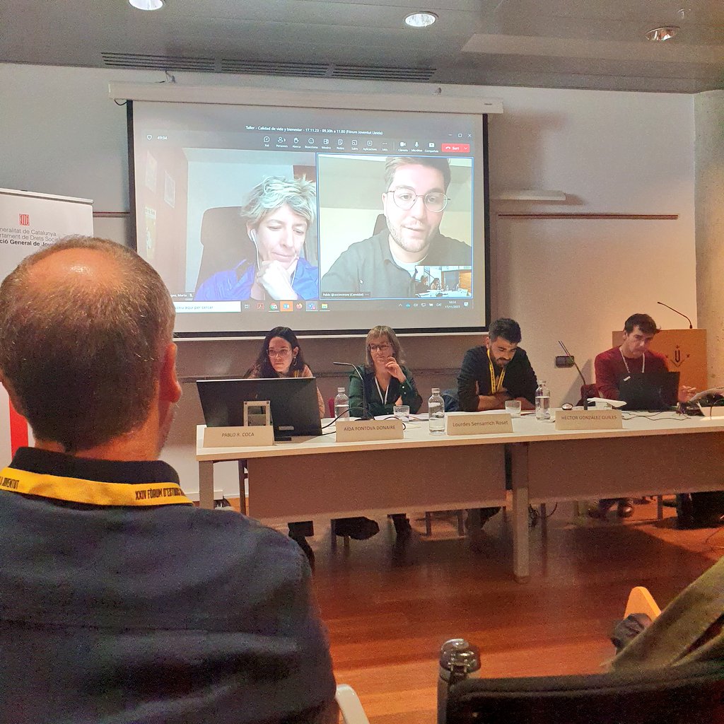 Interressantíssima taula sobre qualitat de vida i benestar social en joventut. Gran intervenció de <a href="/occimorons/">Occimorons -psicólogo</a> (no us perdeu el seu llibre) en companyia de <a href="/versordenada/">Aïda Fontova</a> <a href="/hectorgoquiles/">Héctor González Quiles</a> i <a href="/LSensarrich/">Lourdes Sensarrich Roset</a>