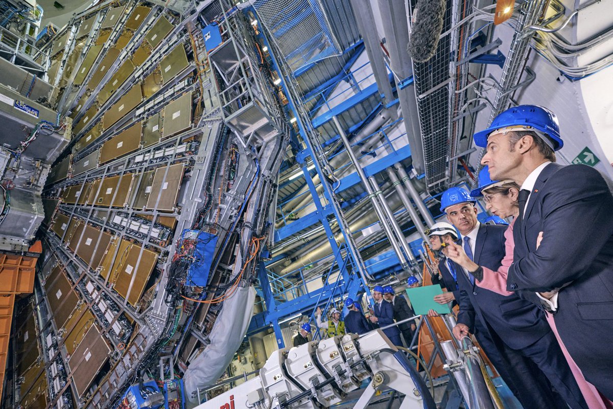 CERN welcomes the President of the French Republic @EmmanuelMacron and the President of the Swiss Confederation @alain_berset for an official visit from our host states to the Laboratory. They were welcomed by CERN’s Director-General Fabiola Gianotti. Here are some of yesterday’s