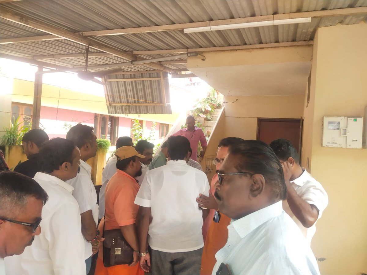 ChengaiNorthIT's tweet photo. 17-11-2023 மதியம் 12.30 மணிக்கு மாவ.தலைவர் வேதசுப்பிரமணியம் அவர்களின் ஏற்பாட்டில் மத்திய அமைச்சர் மாண்புமிகு ட.முருகன்  அவர்கள்,முன்னாள் முத்த கம்யூனிஸ்ட் தலைவர் Nசங்கரய்யா அவர்கள் 15-11-2023 அன்று காலமானார் அவர்களின்
@vsmhari @sembakkamveda https://t.co/qCQ0d0lSWT