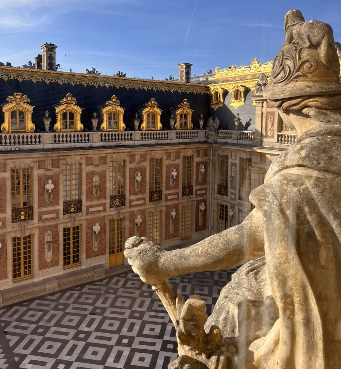 Happiest of birthdays to my lovely friend <a href="/soinisan/">Sanni</a> - hope you have the best day (and don’t eat too much fudge) 😂🎉🌺💖xxx