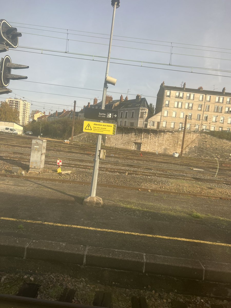 Benoît Campargue-Oly (@benoitcampargue) on Twitter photo SNCF #ParisBrives Toulouse
1️⃣ Hier panne(motrice) à Les Aubrais(45) -> retour Paris 2️⃣Nouveau billet ce matin et Nouvelle panne ⚠️ (aiguillage+motrice) à Vierzon
👹Cette ligne est un enfer!
<a href="/CaroleDelga/">Carole Delga</a> <a href="/Occitanie/">Région Occitanie</a> <a href="/JPFarandou/">Jean-Pierre Farandou</a> <a href="/PhilippeBru3/">Philippe Bru</a> <a href="/CFanichet/">Christophe Fanichet</a> <a href="/ClementBeaune/">Clement Beaune</a> <a href="/GroupeSNCF/">Groupe SNCF</a> SNCF #ParisBrives Toulouse
1️⃣ Hier panne(motrice) à Les Aubrais(45) -> retour Paris 2️⃣Nouveau billet ce matin et Nouvelle panne ⚠️ (aiguillage+motrice) à Vierzon
👹Cette ligne est un enfer!
<a href="/CaroleDelga/">Carole Delga</a> <a href="/Occitanie/">Région Occitanie</a> <a href="/JPFarandou/">Jean-Pierre Farandou</a> <a href="/PhilippeBru3/">Philippe Bru</a> <a href="/CFanichet/">Christophe Fanichet</a> <a href="/ClementBeaune/">Clement Beaune</a> <a href="/GroupeSNCF/">Groupe SNCF</a>