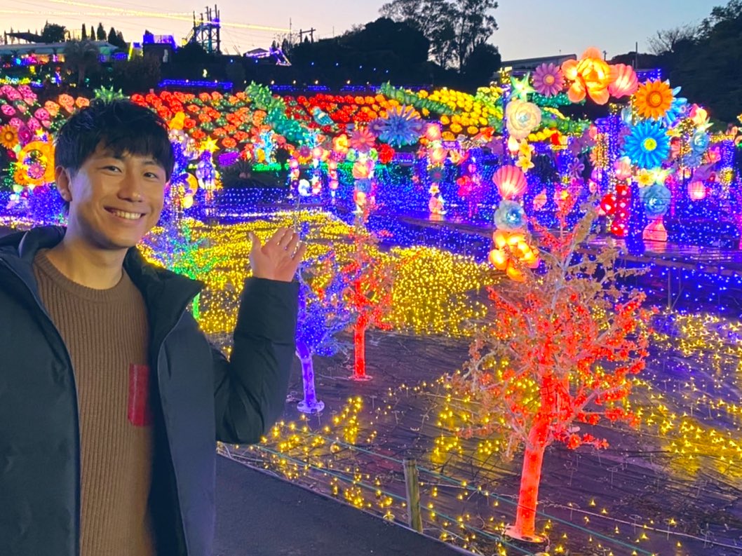 SBS6ch's tweet image. #伊豆高原グランイルミ✨✨
から
たなけんも生中継📡
#LIVEしずおか

なんだか合成に見えますが
本当に現場にいます！
#田中健太郎
冬⛄はやっぱり
#イルミネーション