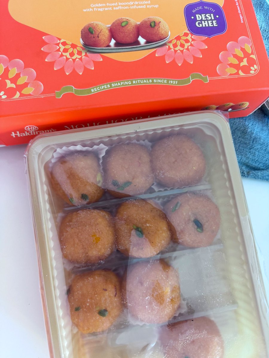 priya_clicks's tweet photo. @HaldiramSnacks bought this from @newdelhiairport @DelhiAirport @DelhiAirport3 and see what I found 🤨🤨🤨 this is one of my favorite sweet! Never expected this from #haldiram @MyHaldirams @haldiramfoods https://t.co/xGiUAKPRv1