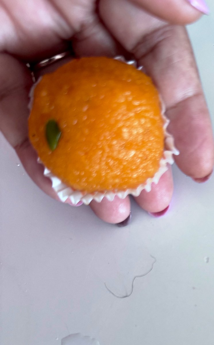 priya_clicks's tweet photo. @HaldiramSnacks bought this from @newdelhiairport @DelhiAirport @DelhiAirport3 and see what I found 🤨🤨🤨 this is one of my favorite sweet! Never expected this from #haldiram @MyHaldirams @haldiramfoods https://t.co/xGiUAKPRv1
