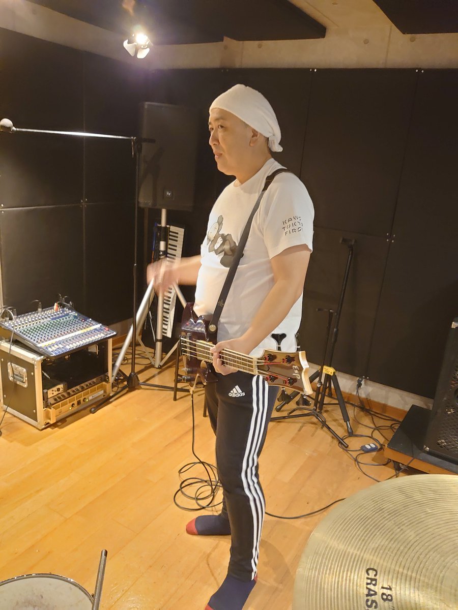 bEERPiGs_Dr's tweet photo. ベースの日、いつもより音質こだわった人
スタジオが、いつも揺れる！

KNOCK - OUT  DROPS

2023.11.25 (土)
四日市 VORTEX

OPEN      18:30
START     19:00
CHARGE  ¥2000

the 1970 (浜松)
RazorLads
マイクロタゴス
SURPRISE ATTACK

DJ
tky-39

#四日市VORTEX
#KNOCKOUTDROPS
#SURPRISEATTACK https://t.co/z5wICR4s08