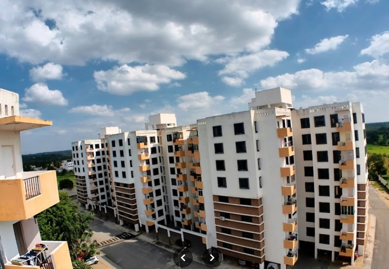 auction_villa's tweet photo. 🏡 Don't miss out on this !  A cuddly 2BHK (878 sqft) in Provident Sunworth, Kengeri! is up for auction  

💰 Reserve Price: ₹24L (Market price: ₹30L)  
 💼 Earnest Money Deposit (EMD): ₹2.4L   
📅 Auction Date: 25/11/2023  
📩 DM for further details 
 
#auctionvilla https://t.co/ldUAFhrVsf