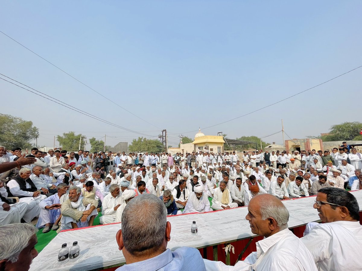 GirdhariMahiya's tweet photo. #श्रीडूंगरगढ़_जनआशीर्वाद_यात्रा के तहत गांव #बनिया के ग्रामीणों का आशीर्वाद लेकर मत व समर्थन हेतु अपील की।
#बैलेट_नंबर_1 #श्रीडूंगरगढ़_विधानसभा #sdghassembly
#GirdharilalMahiya #MLASdgh #Mission2023 https://t.co/H08xMADXsc