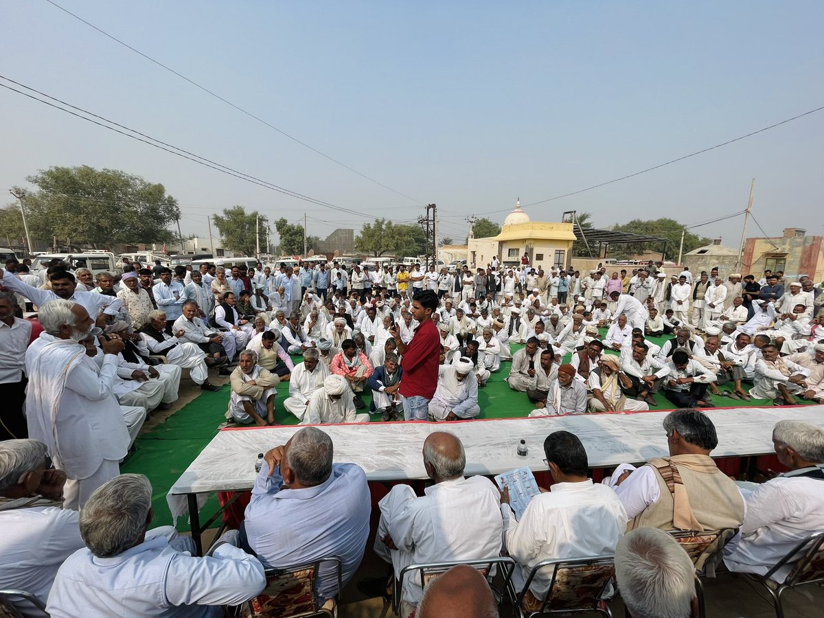 GirdhariMahiya's tweet photo. #श्रीडूंगरगढ़_जनआशीर्वाद_यात्रा के तहत गांव #बनिया के ग्रामीणों का आशीर्वाद लेकर मत व समर्थन हेतु अपील की।
#बैलेट_नंबर_1 #श्रीडूंगरगढ़_विधानसभा #sdghassembly
#GirdharilalMahiya #MLASdgh #Mission2023 https://t.co/H08xMADXsc