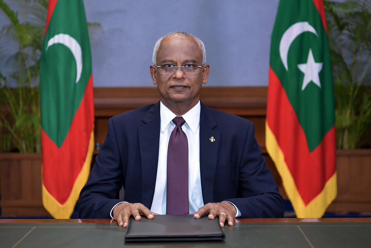 Yaugoob181's tweet photo. Mi faaithuvi 5 aharu mulhi gaumaai khaasakoh Dhaandhoo dhaairaa ah @ibusolih kohdhevvi aguhuri khidhumathahtakaa dhaairaage rayyithunai alhuganduge namuga Raees ah fahfashun shukuru dhannavan. Mi faaithuvi 5 aharakee gaumah ufaafaagathikamaai hamajehun gaaimuvi 5 aharu.👏👏👏👏👏 https://t.co/w3lVowSnNH