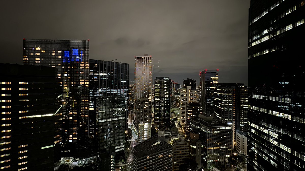zepyaf's tweet photo. Au revoir Tokyo, retour sur #AF293 pour compléter ce tour du monde… 

Notre vol longeait le Kamtchatka, survolait l’Alaska puis le nord canadien et le Groenland, avec 2 levers de soleil (un à droite et l’autre à gauche…) 😵‍💫🤯
Même la carte du wifi à bord est un peu perdue… https://t.co/z5nwrJLjor