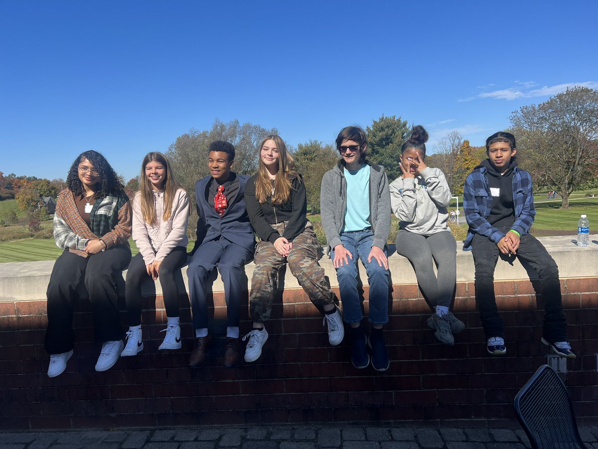 mrs_d3ll's tweet photo. Started out this season of gratitude by joining some our strongest leaders at the Lehigh Valley Youth Leadership &amp; Ethics Conference @DeSales 🙌🏽 Beyond proud of these brilliant &amp; creative young minds ✨ #FutureLeaders @BethlehemAreaSD https://t.co/RpEy4dt45U