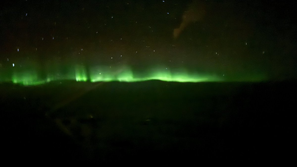 zepyaf's tweet photo. Une petite aurore boréale à admirer sur ce vol de 15h01 #AF293 https://t.co/9fvTuwuhIW