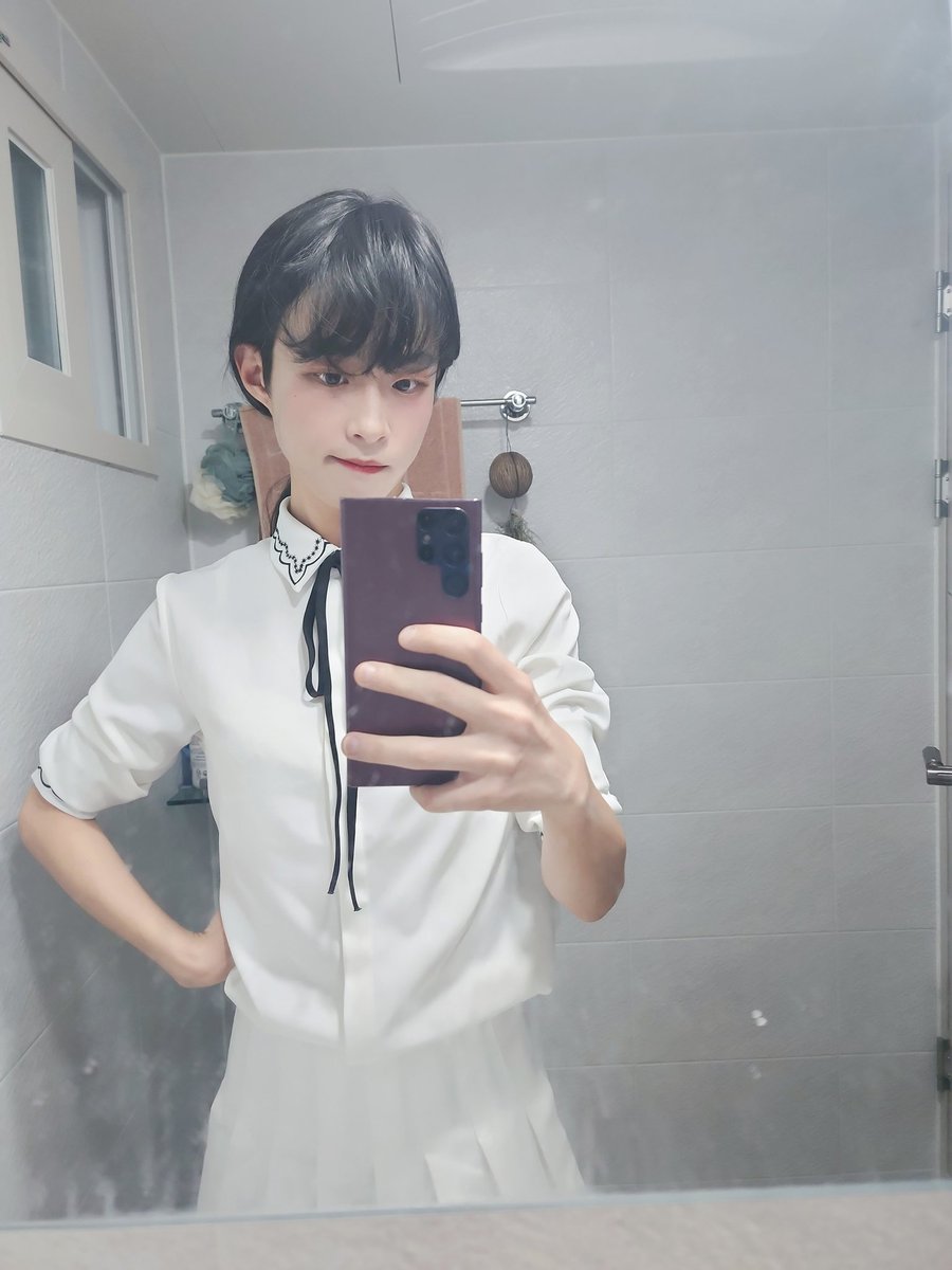 오늘은 완전 뉴비of뉴비시절..!!

이땐 화장하는 방법을 몰라서

2시간동안 화장을 했다구여..🤣🤣

#cd #시디