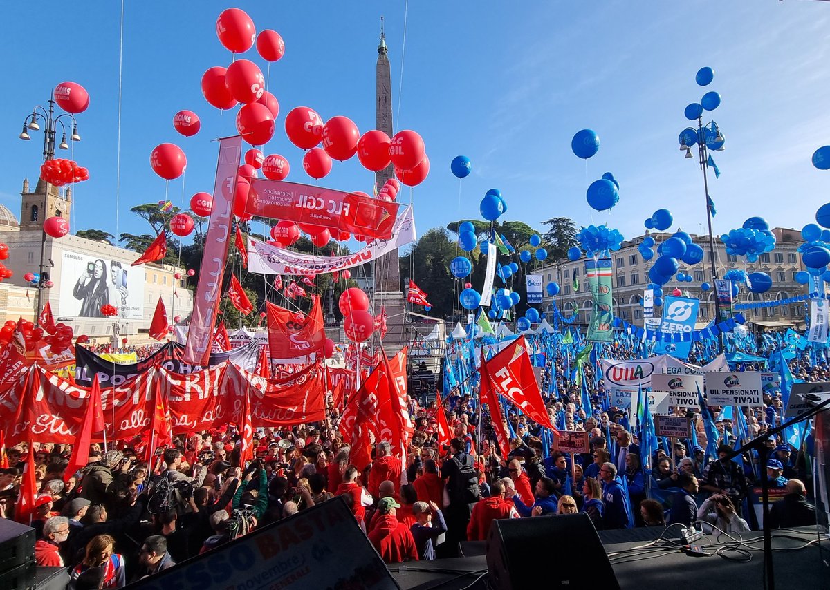 FpCgilNazionale's tweet image. 🟥 Una piazza bella e piena a Roma, di lavoratrici e lavoratori, di cittadine e cittadini, di studenti e studentesse che hanno deciso di dire #AdessoBasta
#ScioperoGenerale #sciopero