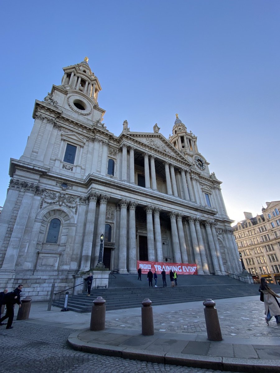 GowmanAJ's tweet image. Things look a bit different today ⁦@StPaulsLondon⁩ Closed now until 5pm Evensong for ⁦@LondonFire⁩ #trainingexercise   Joined the briefing and will be volunteering to evacuate and help build resilience and knowledge.