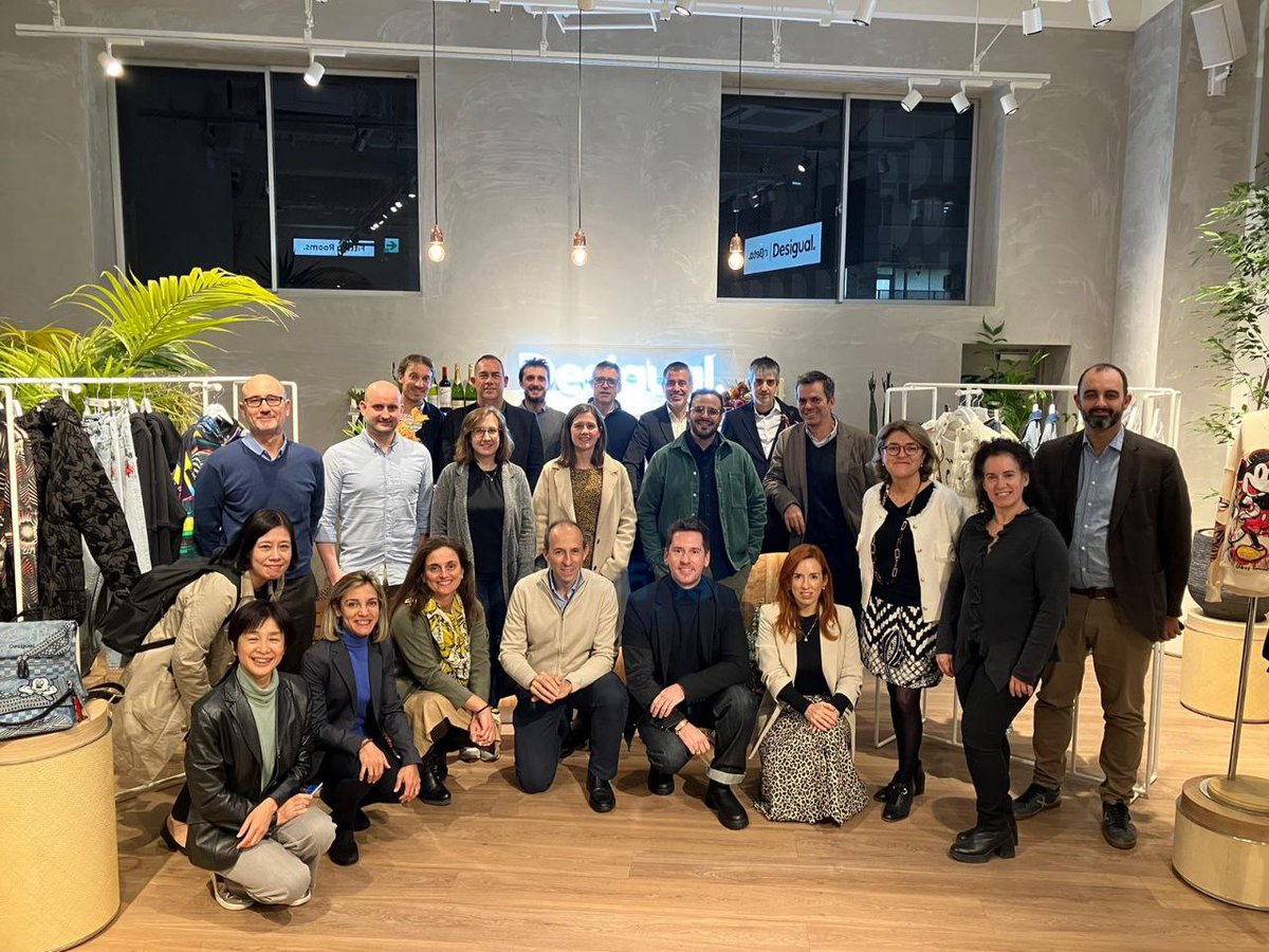 packcluster's tweet photo. Aquesta setmana hem celebrat #StrategicClusterWeek @accio_cat a #Tokio amb 17 clústers de l'ecosistema català
#Inspiració, #Coneixement #Innovació i #Networking @RakutenJP @desigual #SCWJapo23 https://t.co/SvbwQakt4E