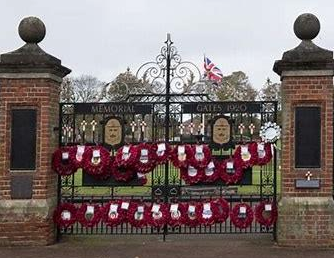 Beach class have been learning about #RemembranceDay, the role that animals have played in helping to protect their country and the purple poppy that represents their contribution. This week we visited the Stowmarket Memorial gate to see the commemorative wreaths #LestWeForget