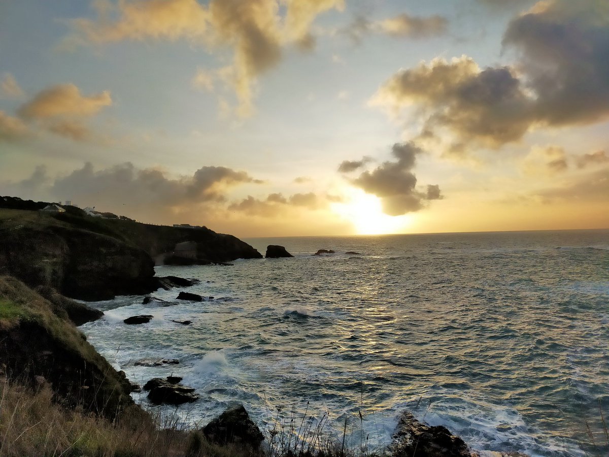 JanTrathen's tweet photo. Sunrise stroll #Lizardpoint #Kernow #LoveCornwall #Wellbeing https://t.co/WZODDbX9Rq