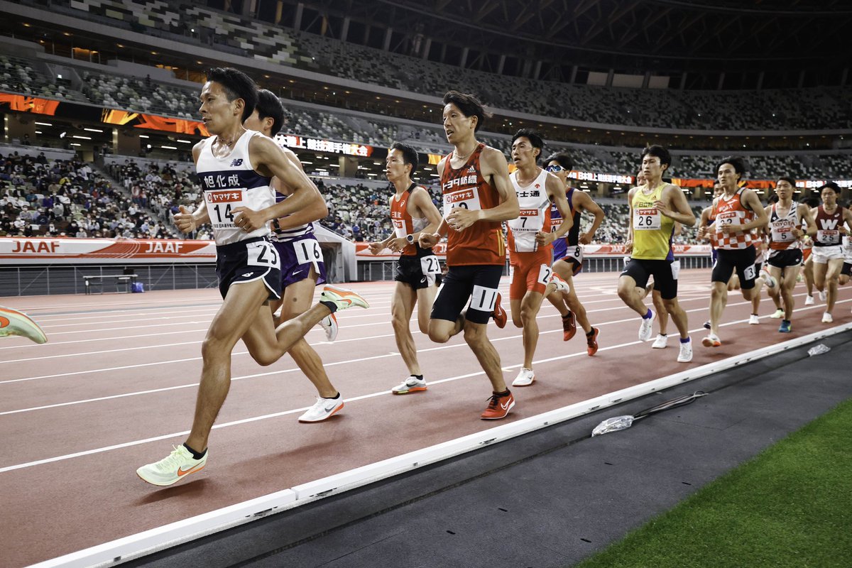 jaaf_official's tweet photo. ◤#日本選手権10000m @国立
パリ五輪選考競技会🇫🇷 ◢
#Challenge25Laps
にちなんだ
#Playback25Laps ③
#Lap6
2000mを通過。
他選手の息遣いから
コンディションを探る。
#Lap7
全体の4分の1を通過。
リズムを掴みたい。
#Lap8
3000mへ向かうLap。
まだまだこれから。
つづく。
🎫チケット絶賛販売中!!
https://t.co/WeDJ14LaKm
写真:フォート・キシモト