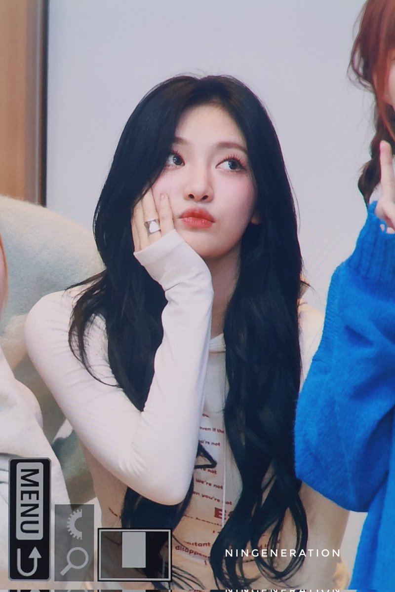 ningshourly's tweet photo. #닝닝 #NINGNING https://t.co/vFW66r8Jaj