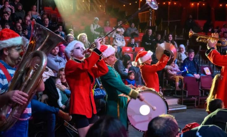 LondonMacadam's tweet photo. @ZipposCircus est de retour @WinterWonderLDN et @LondonMacadam est fan depuis toujours: acrobaties, magie aérienne, parade, une belle sortie famille, des souvenirs, du pop-corn et des étoiles pleins les yeux on réserve! #londresenfetes #macadamkids #cirquezippo @CirqueBerserkUK https://t.co/RDNfEdH823