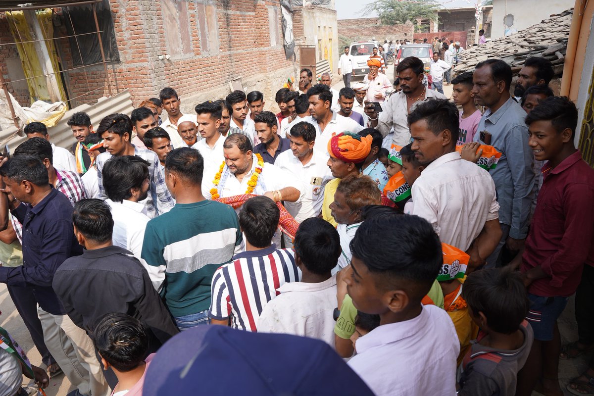 dgurjarofficial's tweet photo. जहाजपुर-कोटड़ी के विकास और उज्ज्वल भविष्य के लिए मुझे अपना बहुमूल्य आशीर्वाद देने की अपील की।

इस दौरान समस्त आमजन ने जो आत्मीयता दिखाई, उसके लिए हृदय से बहुत- बहुत आभार व्यक्त करता हूँ। आप सभी का यह स्नेह और समर्थन ही मेरी ताकत है।
2/3 https://t.co/8elnvyo1eE