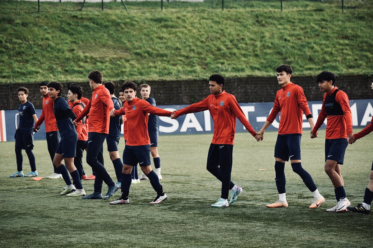 Our 🔴🔵 getting ready for their next game 🏃⁠
⁠
#psg #psgacademy #psgacademypro #psgacademyprogg #greatergeneva #lacleman #evian #pro #pathtopro #mbappe #thonon #ucl #parissaintgermain #goal #motivation #best⁠ #training