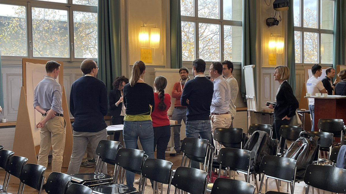 barbarajosef's tweet image. Full House am ersten nationalen Symposium on Data-Driven-Approaches im #PROGR 
Spannend, wenn MedizinerInnen mit DatenexpertInnen zusammenkommen um neue Wege im Gesundheitsbereich zu begehen. #bitstobreakthroughs