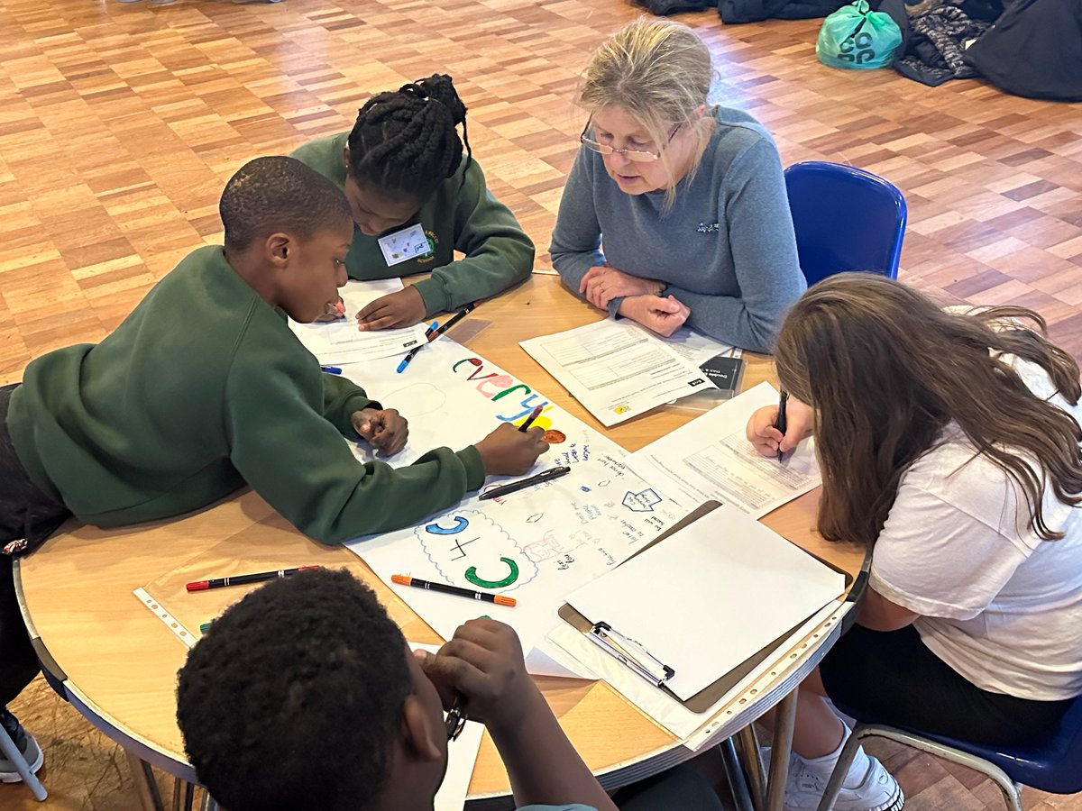 CC_C4C's tweet image. Our YMT @BecketSt  with our Empowerment Coach Carron, leading the way with the new cohort of young people #leaders #youngpeople #nextgenerations #CINYouthSocialAction @Royal_Greenwich