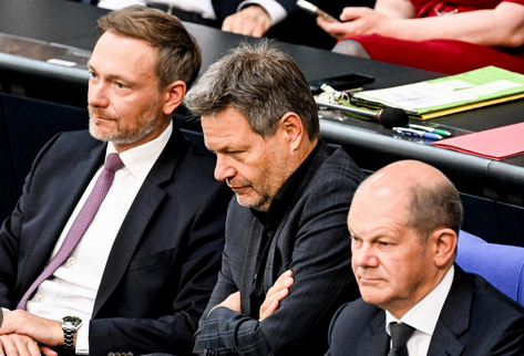 Das war der Ampel-Modus:

• #Habeck setzt Irrsinn durch wie Heizungsgesetz, Ausstieg aus allem ...
• #Lindner tarnt die Schäden mit Milliarden für Wärmepumpen-Opfer, insolvente und neue Unternehmen ...
• #Scholz schaut zu.

Jetzt hat das @BVerG die Party beendet.😊

Mit seinem