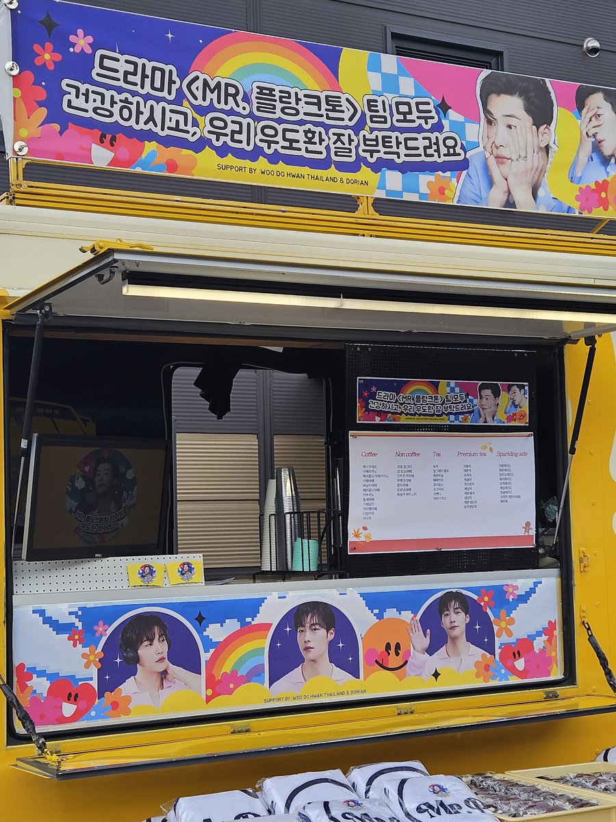 JustWooDoHwanTH's tweet photo. โปรเจครถ Food Support ของคุณโด จบไปอีก 1 เรื่องค่ะ ขอบคุณที่ซัพพอร์ทคุณโดเสมอมานะคะ รอติดตามชมกันค่ะ

#WooDoHwan #우도환 #อูโดฮวาน

ออกแบบสวยๆโดย @kkcolorland ไม่เคยผิดหวังเลยค่ะ 🙏 https://t.co/pcHZElNo5b