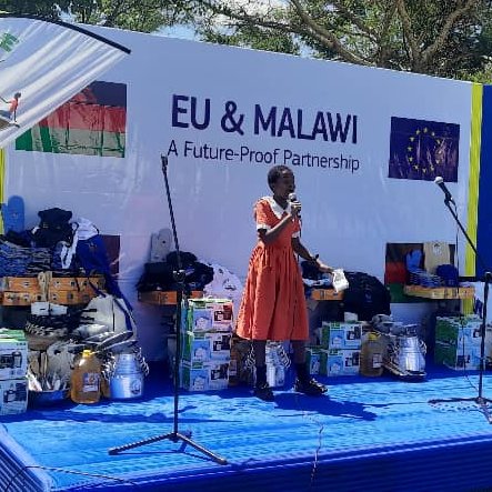 WFP_Malawi's tweet photo. 🔥 Excitement is sizzling at Peak Gardens as the last chapter of the cooking competition unfolds🍲Cheers to Magoti, Namadidi, Thabwa, and Mitekete schools, champions of @EUinMalawi's home-grown school feeding. Culinary creativity at its peak in Lilongwe!🌶️👨‍🍳#ChefShowdown https://t.co/LqX1rqNHRf