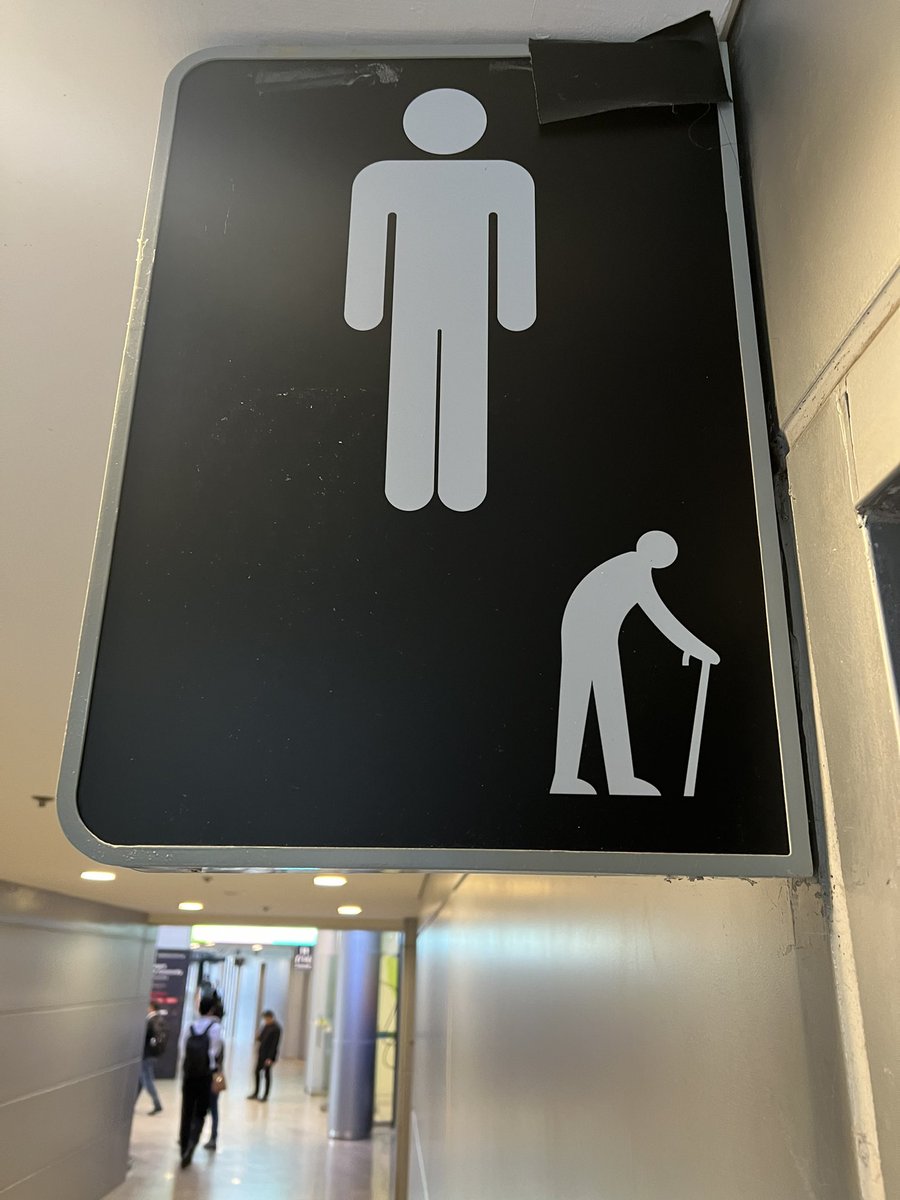 BansahRy's tweet photo. In this country they respect the elderly and treat them well. This is Singapore https://t.co/8tnxzM65zP