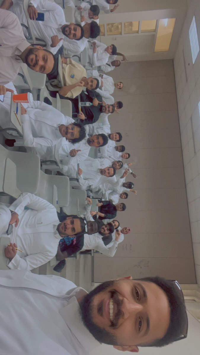 yoyo2sb's tweet photo. الحمدلله اتخرجنا🤍🎓. https://t.co/ewA4S4nLeG