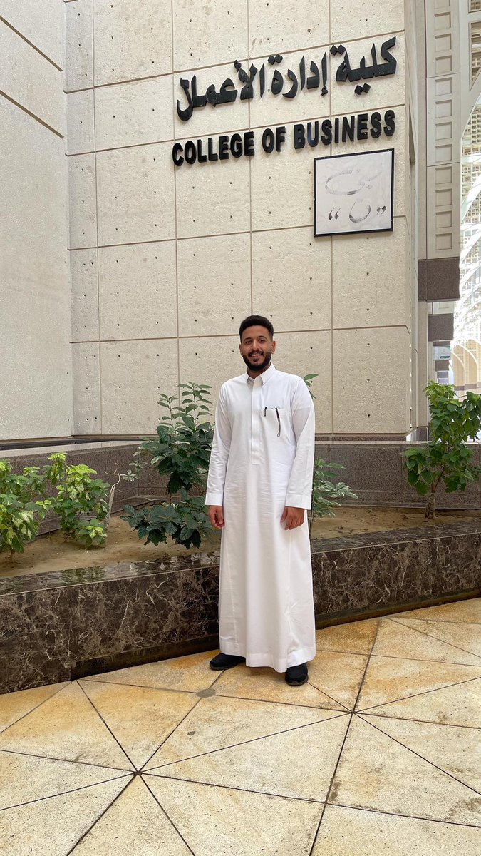 yoyo2sb's tweet photo. الحمدلله اتخرجنا🤍🎓. https://t.co/ewA4S4nLeG