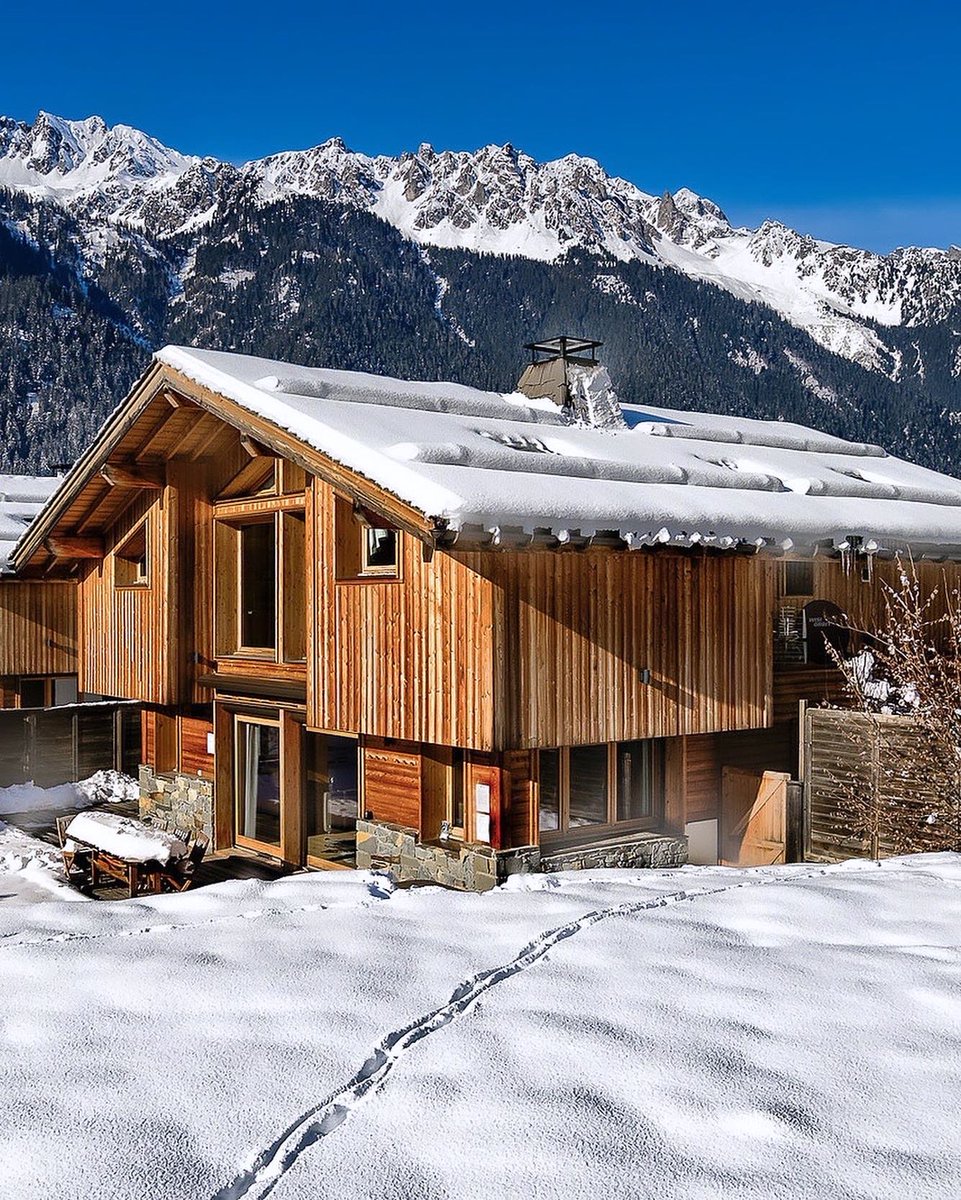 MountainBaseCHX's tweet photo. “Chalet Planards was just wonderful; all rooms are fully equipped with their own bathrooms, there is more than enough space and plenty of comfort everywhere." Dec 2022

Chalet Planards is now available for Christmas with 15% discount with code Festive15

https://t.co/SaSHC5Voem https://t.co/6ioA0rllw4