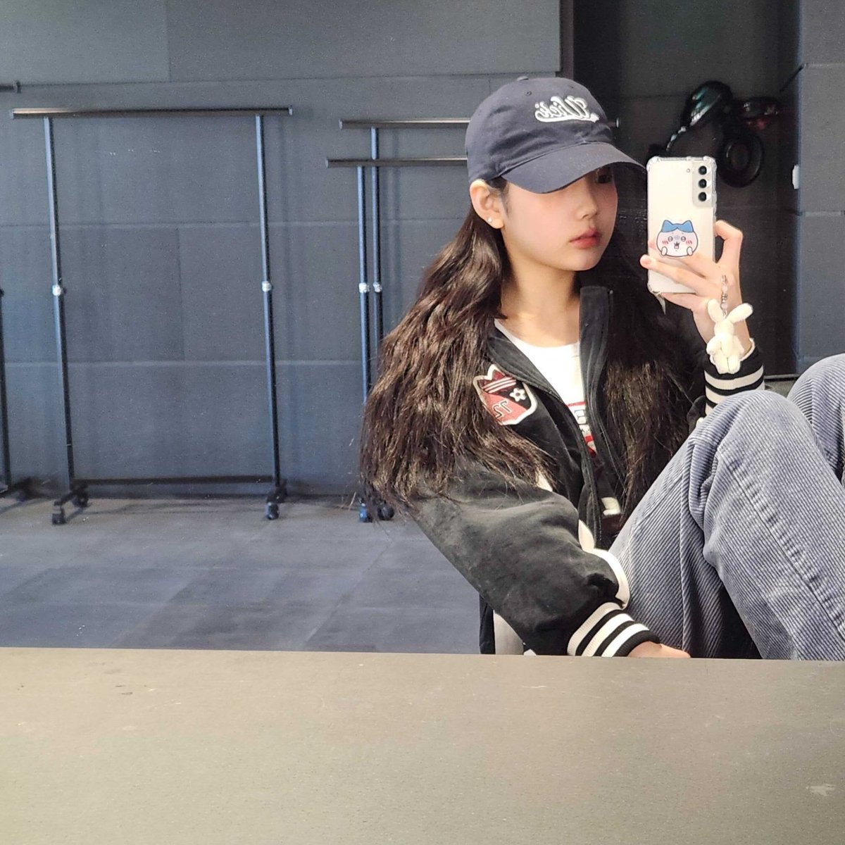 231117 | #WONHEE Weverse Update 🌟

“Knock knock… So…
What are you guys doing…? 💭”

#원희 #ILLIT #아일릿 <a href="/ILLIT_official/">ILLIT official</a>