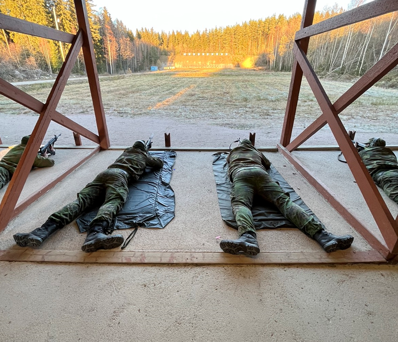 PanssariPR's tweet photo. Minkä palveluksessa oppii, sen reservissä taitaa!
1. panssarihuoltokomppanian kertaavien vaunumiehistöjen toiminta oli mallikasta ja palveluksessa opitut asiat palautuivat nopeasti mieleen niin ampumaradalla, kuin maastossakin. 😉
#HAMMER23 #PSPR #PARHP #huoltotukeejataistelee https://t.co/3yJY4l2NH4