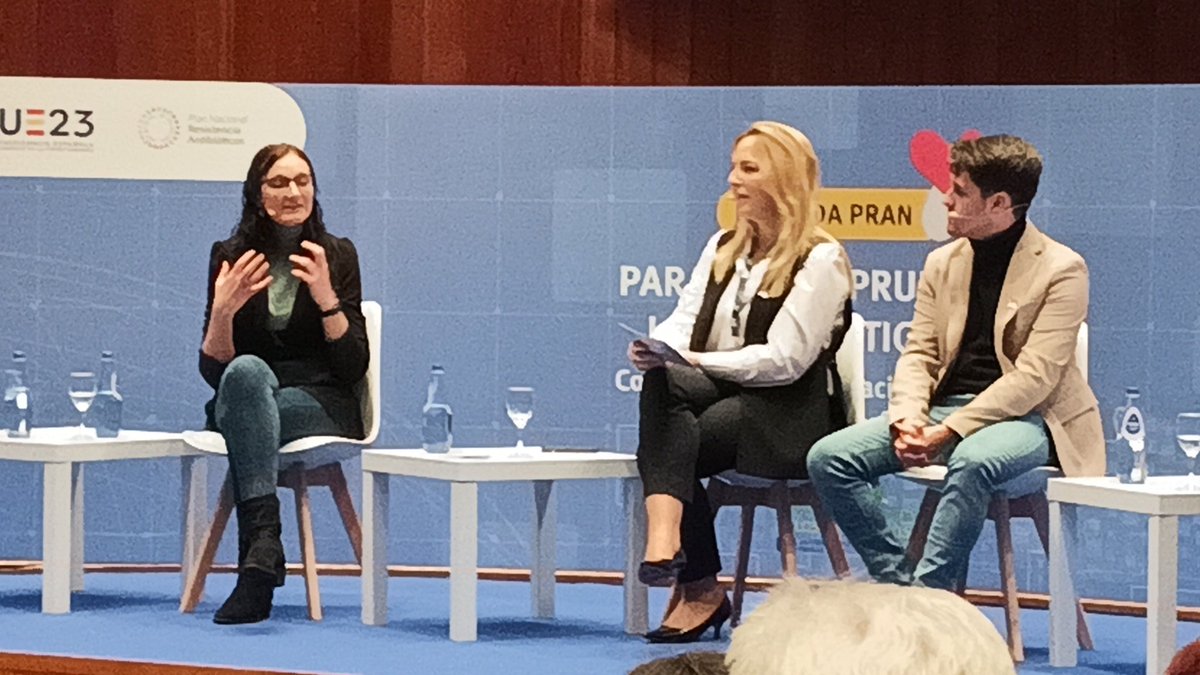 VictorJCid's tweet photo. Qué bien está explicando @jessigserna el proyecto #MicroMundo @SWISpain @esmisionposible en #EEAD @PRANgob. 🤗
Todos contra la #ResistenciaAntibioticos !! 💪 https://t.co/9Wr8AmEmIl