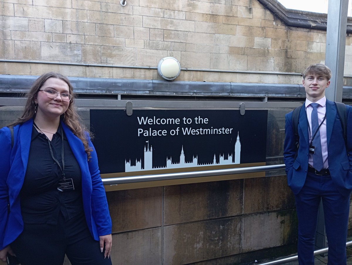 Time for some sightseeing in the city #London also joined in the #schoolfoodforall campaign outside Downing Street. Now entering the House of Commons, taking our cause to the big stage! Let's make a lasting impact together #changemakers #Voice #HouseofCommons  @RochdaleYouthie