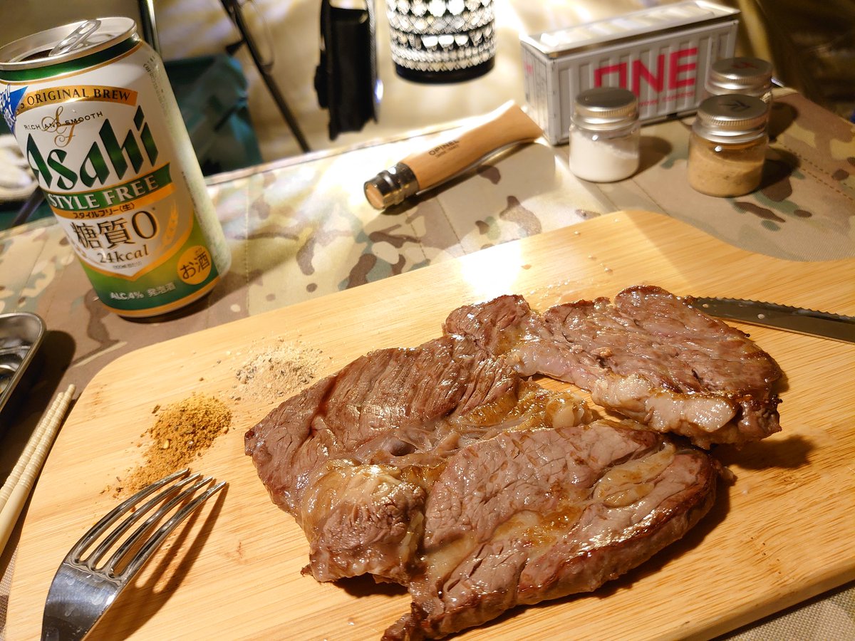 Zanzi_DLxt's tweet photo. まずはお肉でビールしたい！

#foxbaseevo
#futurefox
#薪ストーブ
#ソロキャンプ https://t.co/QG2Awf85xq