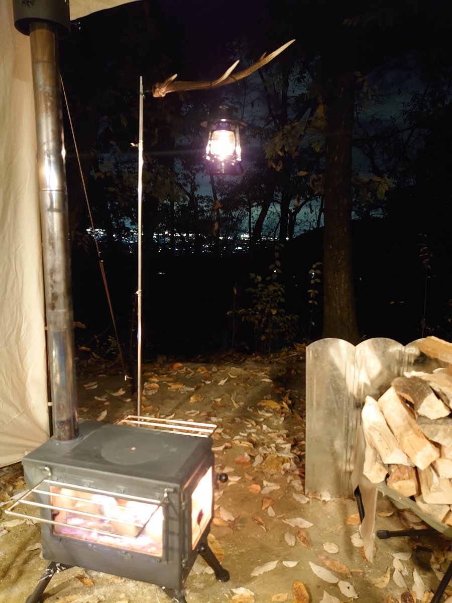 Zanzi_DLxt's tweet photo. まずはお肉でビールしたい！

#foxbaseevo
#futurefox
#薪ストーブ
#ソロキャンプ https://t.co/QG2Awf85xq