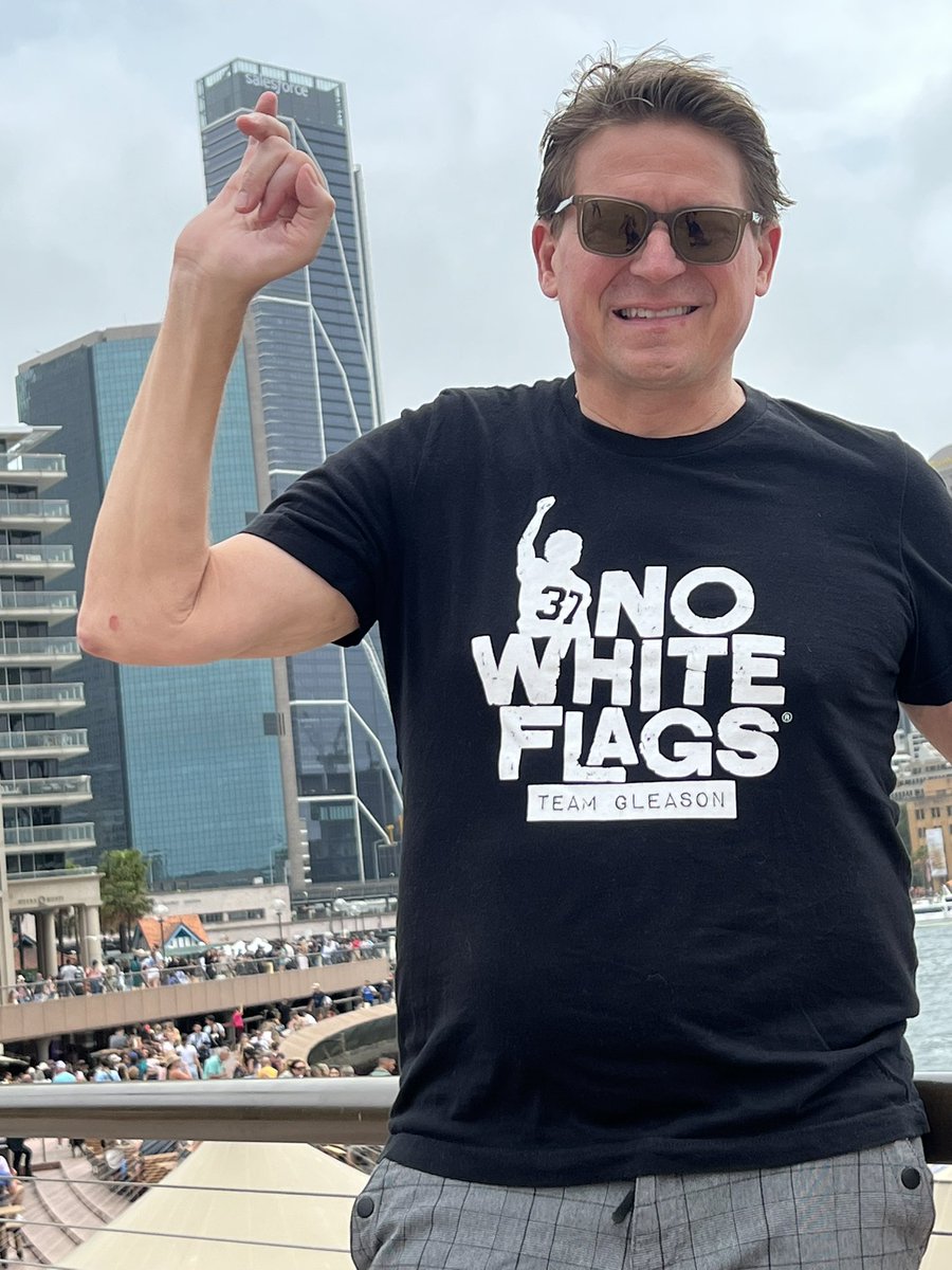 sarbacker's tweet photo. Hey @limpbroozkit Andrea and I were in Sydney, celebrating my third anniversary post Dx. We saw the @salesforce tower and thought of you. You have to get those guys to send it to Australia! Then we did this! 👇
#TechVsALS #EAP
#HealeyHope #NoWhiteFlags
#NotTodayALS https://t.co/Qxz7GQfpAl